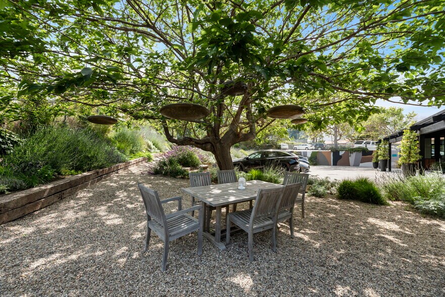 More Photos Of 29170 Heathercliff Rd, Malibu Office For Lease