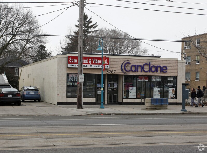 Primary Photo Of 3267 Lake Shore Blvd W, Toronto Storefront For Sale