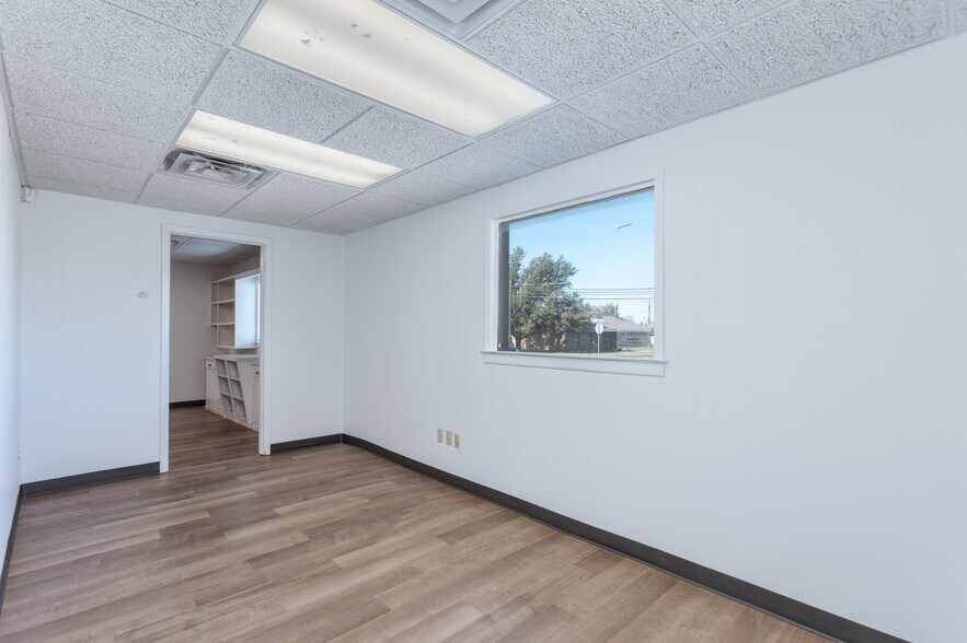 More Photos Of 600 W Main St, Whitesboro Light Manufacturing For Sale