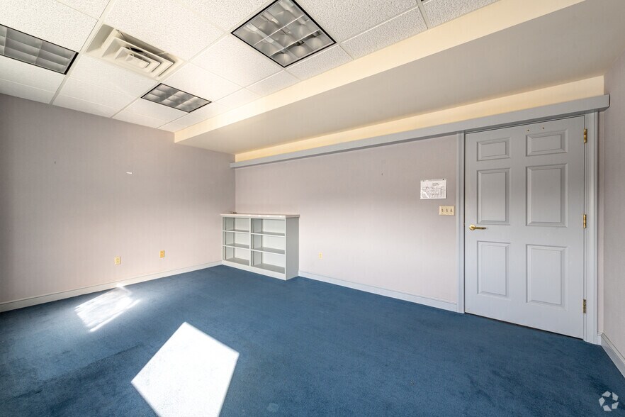 More Photos Of 13 Park Ave W, Mansfield Office For Lease