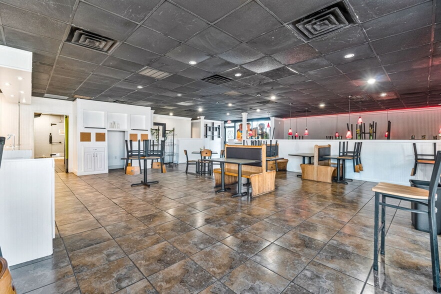 More Photos Of 41 S Navy Blvd, Pensacola Fast Food For Lease