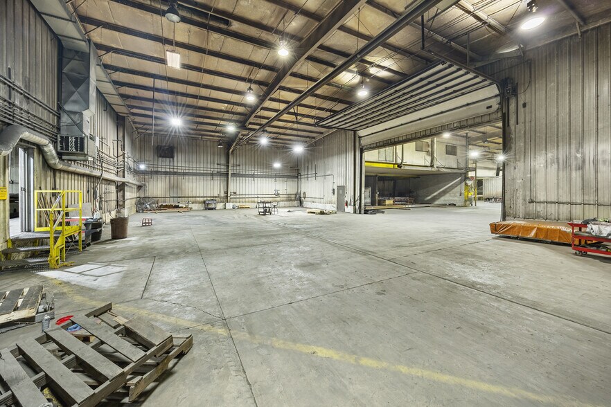More Photos Of 5704 E 1700 North Rd, Danvers Industrial For Lease