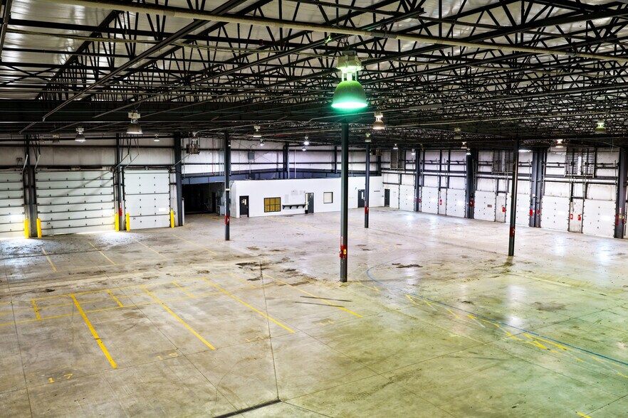 More Photos Of 7 American Woodmark Dr, Humboldt Distribution For Sale