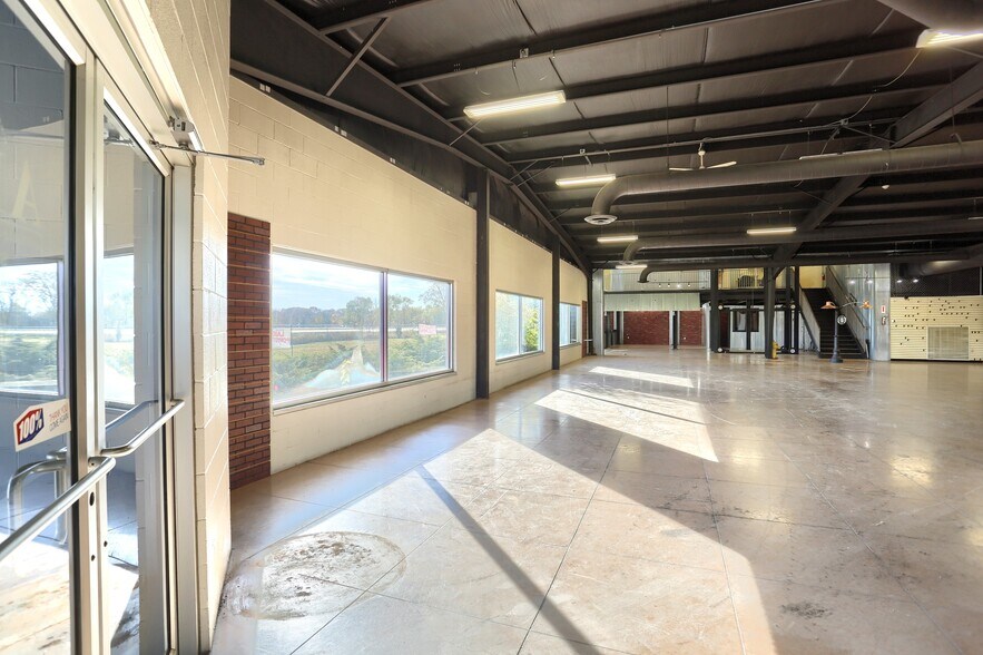 More Photos Of 665 W Connexion Way, Columbia City Flex For Sale