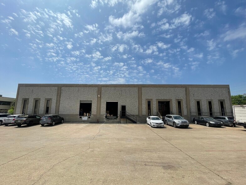 More Photos Of 4651 Sunbelt Dr, Addison Light Manufacturing For Sale