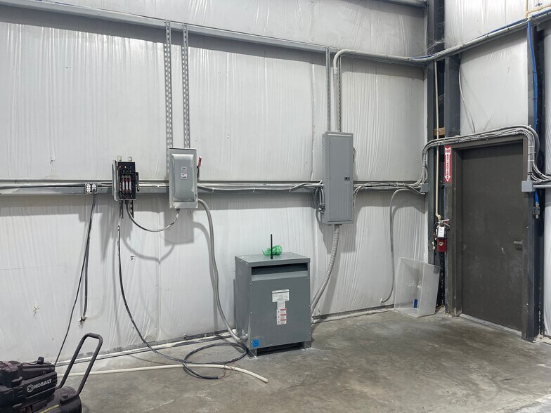 More Photos Of 22924 Kuykendahl Rd, Spring Light Manufacturing For Lease