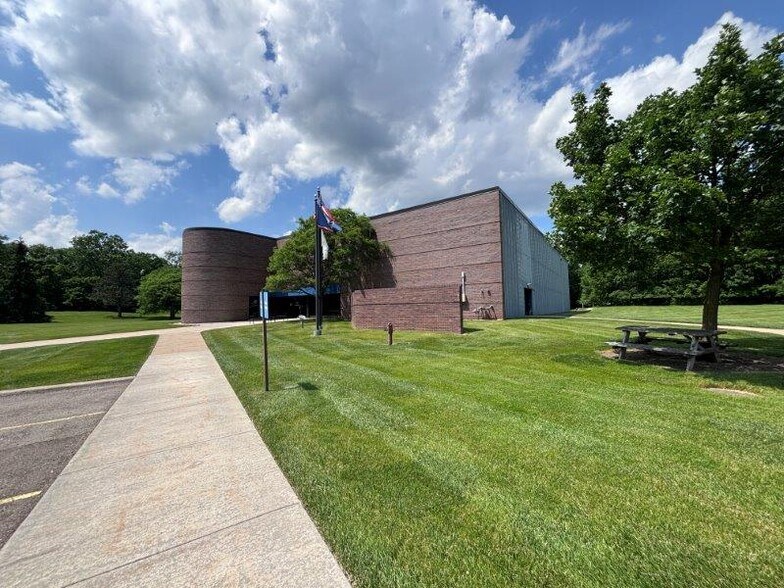 More Photos Of 5200 Venture Dr, Ann Arbor Manufacturing For Sale