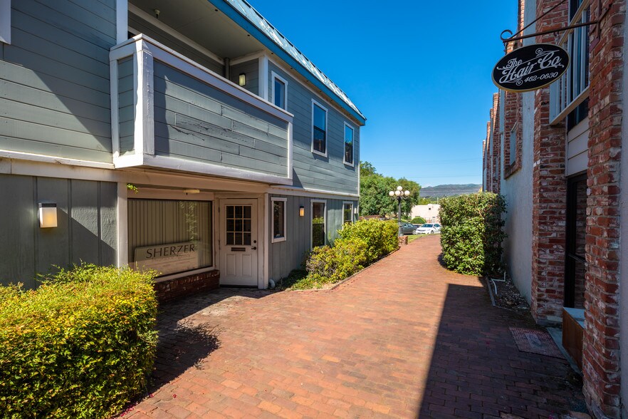More Photos Of 367-387 N State St, Ukiah Office For Sale
