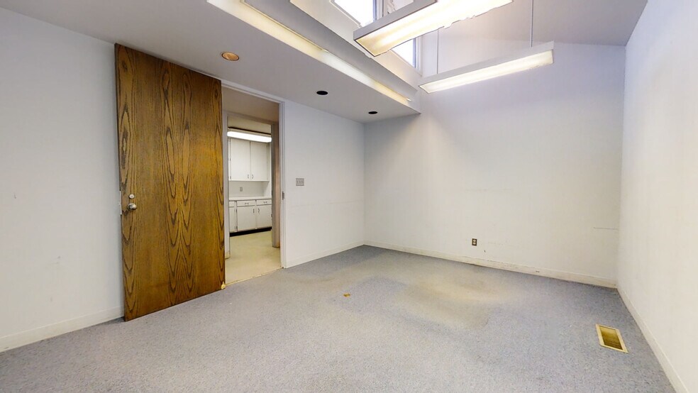 More Photos Of 901 Charleston Ave, Mattoon Medical For Lease