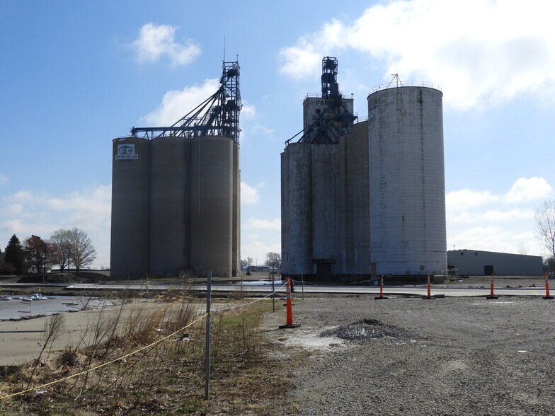 More Photos Of 101 Lincoln St NE, Bondurant Industrial For Lease