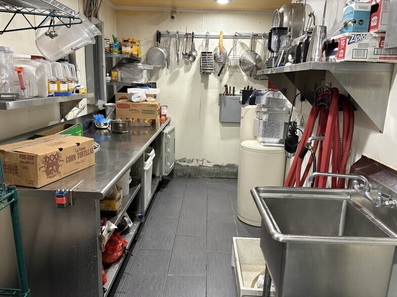 More Photos Of 915 S Neosho Blvd, Neosho Restaurant For Sale