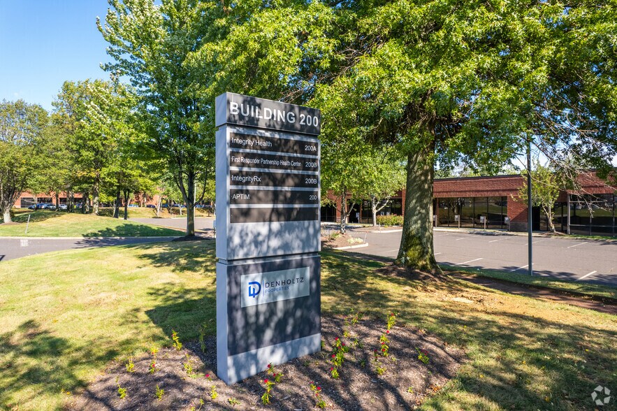 More Photos Of 200 Horizon Dr, Hamilton Office For Lease