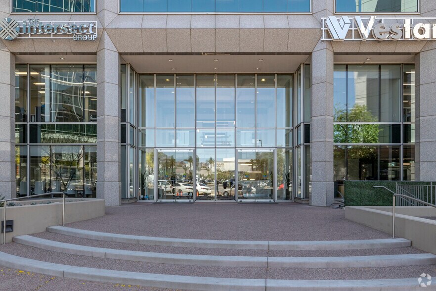 More Photos Of 2415 E Camelback Rd, Phoenix Coworking Space