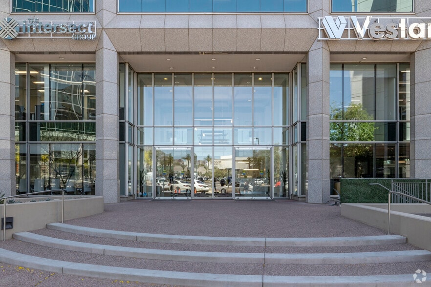 More Photos Of 2415 E Camelback Rd, Phoenix Office For Lease