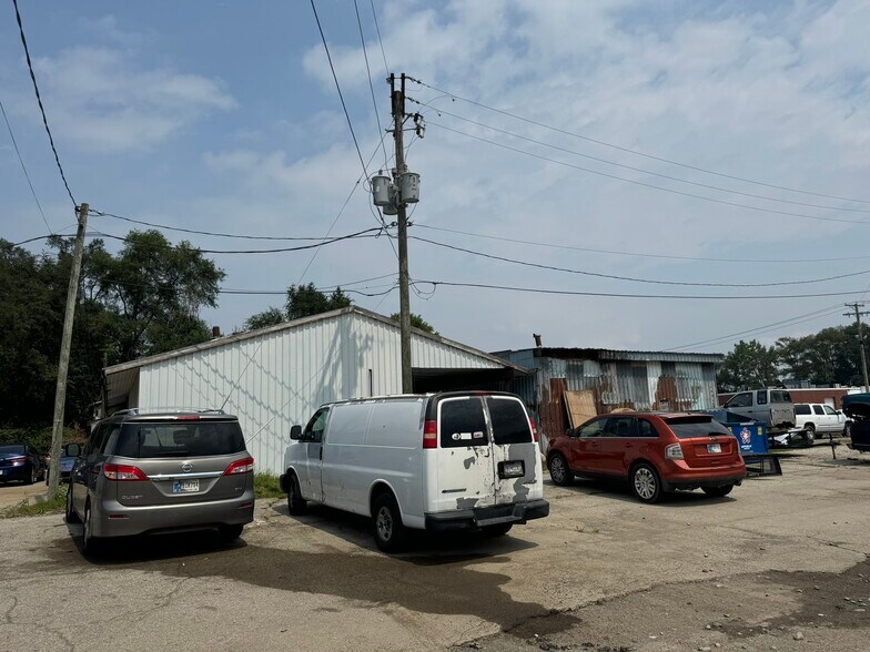 More Photos Of 57909 In-19, Elkhart Auto Repair For Sale