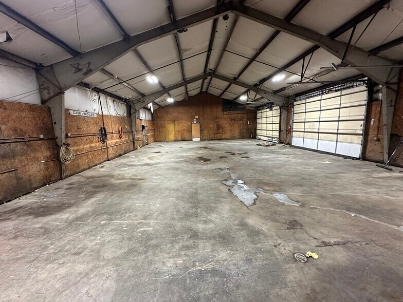 More Photos Of 1230 Industrial Park Rd, Columbia Warehouse For Lease