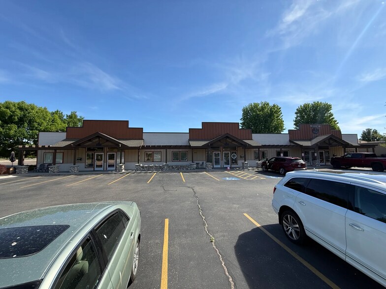More Photos Of 412 S King Ave, Middleton General Retail For Sale