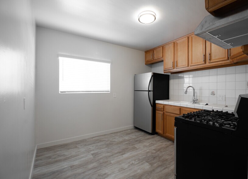 More Photos Of 906 E Imperial Ave, El Segundo Apartments For Sale