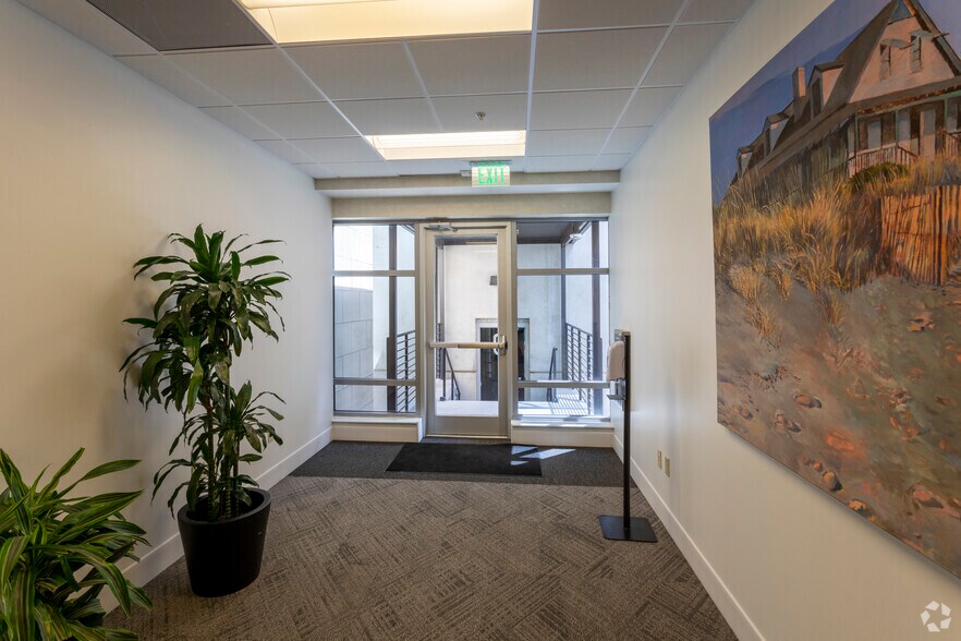 More Photos Of 200 E Broad St, Greenville Office For Lease