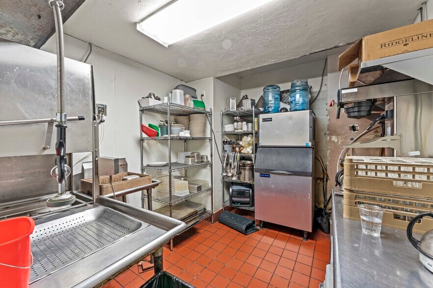 More Photos Of 88 N Main St, Washington Storefront Retail Residential For Sale