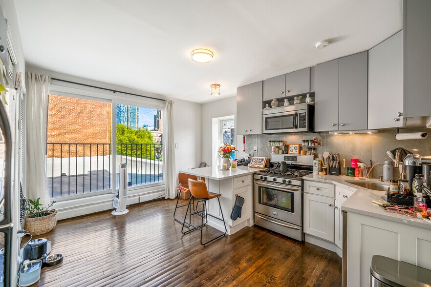 More Photos Of 548 Jersey Ave, Jersey City Storefront Retail Residential For Sale