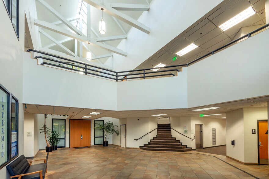 More Photos Of 7777 Greenback Ln, Citrus Heights Office For Lease