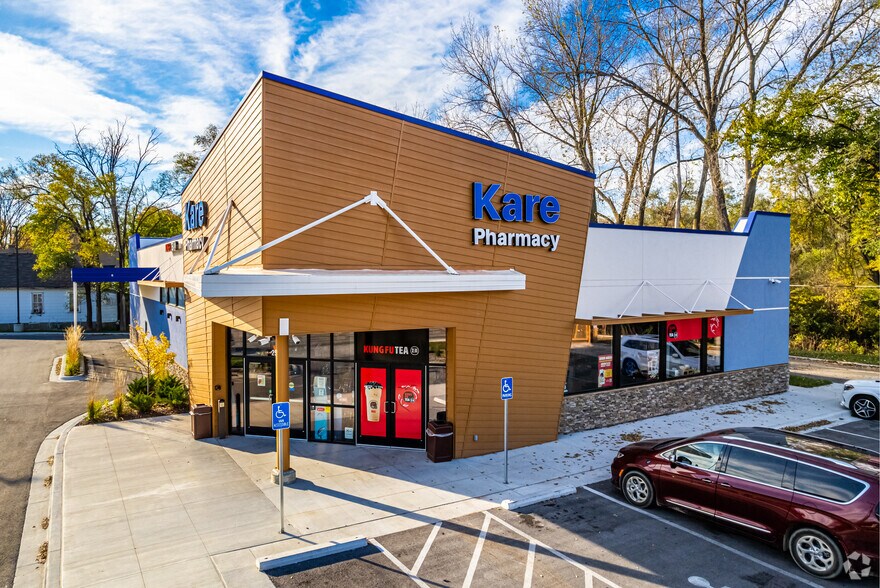 More Photos Of 2500 S 4th St, Leavenworth Drugstore For Sale