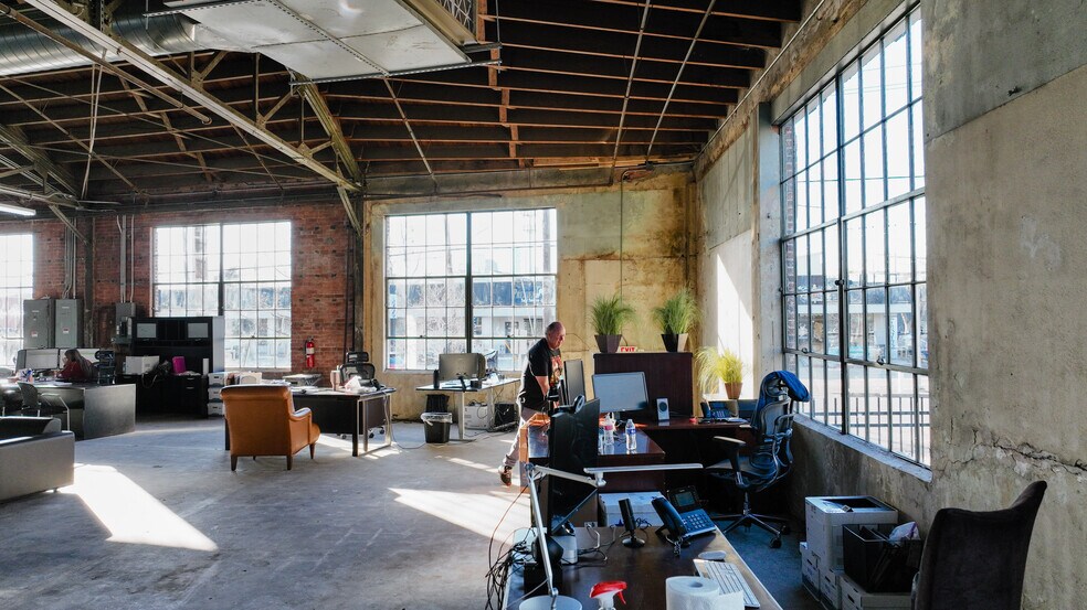 More Photos Of 10 N Milby St, Houston Warehouse For Lease