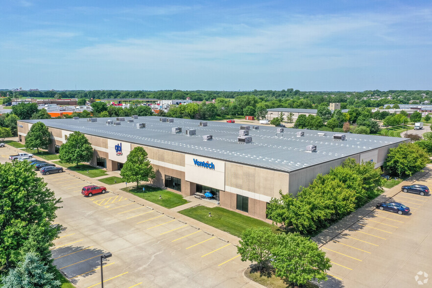 Primary Photo Of 12000-12038 Ridgemont Dr, Urbandale Office For Lease