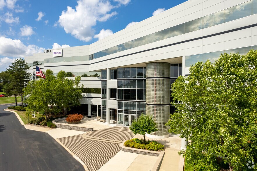 More Photos Of 28588 Northwestern Hwy, Southfield Office For Lease