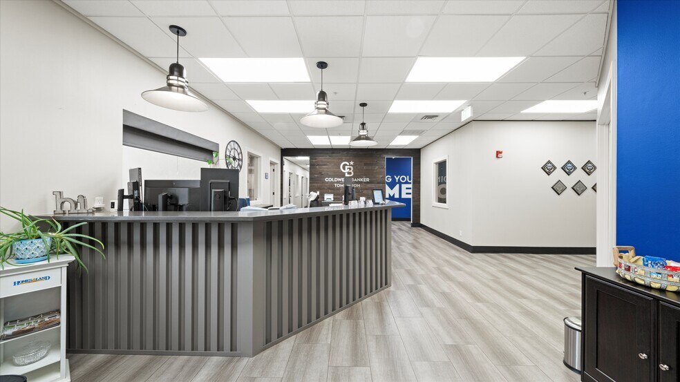 More Photos Of 8836 W Gage Blvd, Kennewick Office For Sale