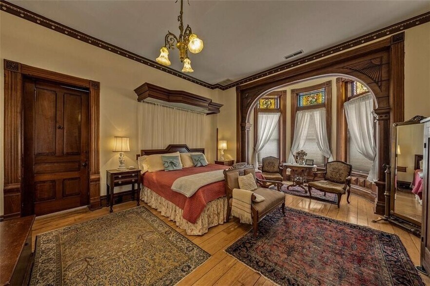 More Photos Of 809 Hall St, Saint Joseph Hospitality For Sale