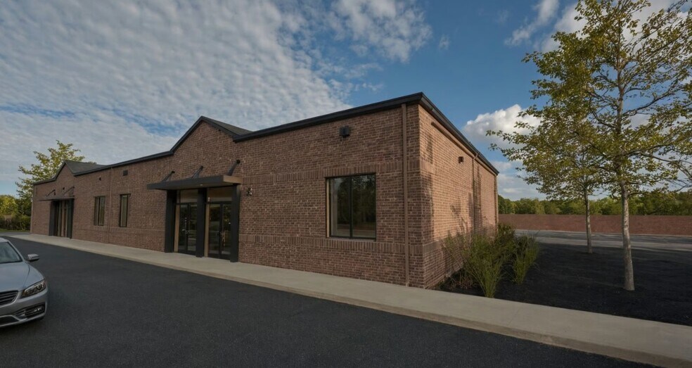 Primary Photo Of 1032 Parkway Dr, Spring Hill Flex For Sale