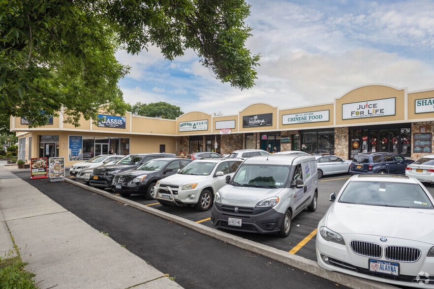 More Photos Of 271-11 Union Tpke, New Hyde Park Unknown For Lease