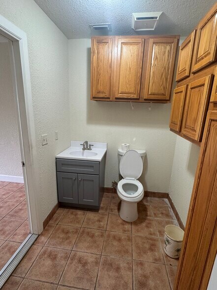 More Photos Of 200 Waler Way, Saint Augustine Warehouse For Lease