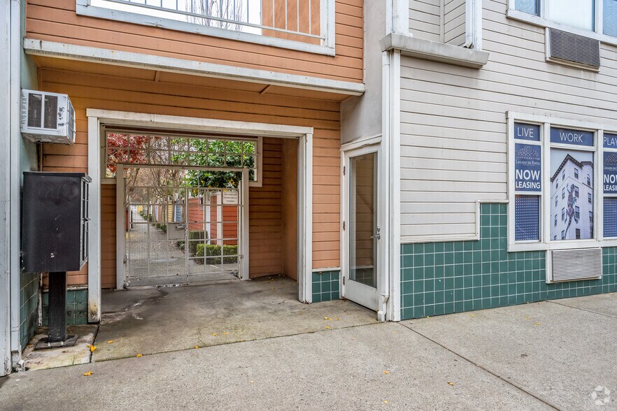 More Photos Of 1530 16th St, Sacramento Storefront Retail Office For Lease