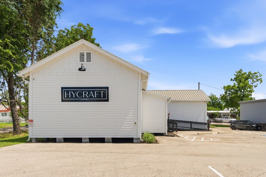 More Photos Of 21012 Eva St, Montgomery Freestanding For Sale