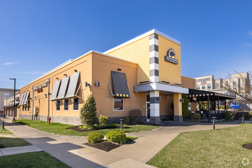 More Photos Of 1210 Strassner Dr, Brentwood Restaurant For Lease