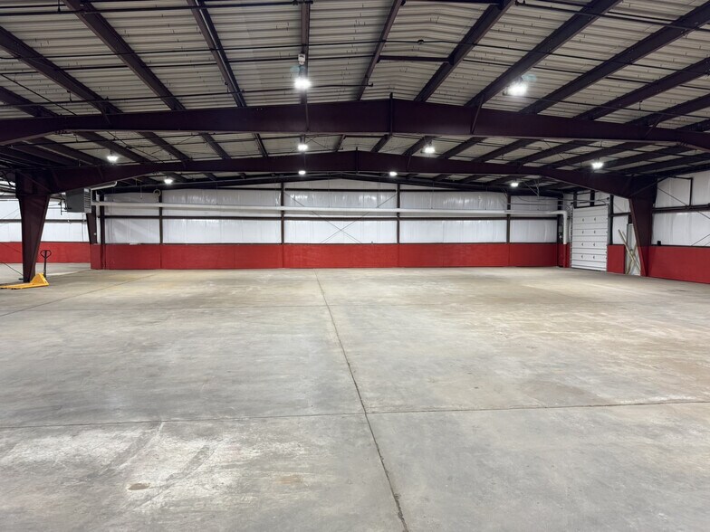 More Photos Of 132 Main St, East Windsor Manufacturing For Lease