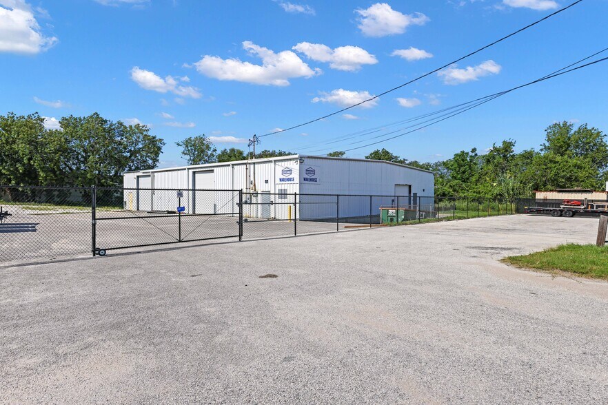 Primary Photo Of 815 N Cocoa Blvd, Cocoa Warehouse For Lease