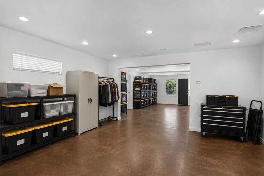 More Photos Of 17066 Palmdale Ln, Huntington Beach Contractor Storage Yard For Sale
