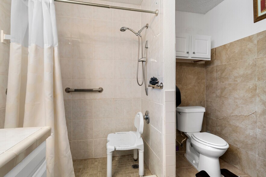 More Photos Of 613 Forest Hills Dr, Brandon Assisted Living For Lease