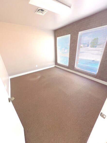 More Photos Of 802-806 Wynan Ct, Anadarko Medical For Sale