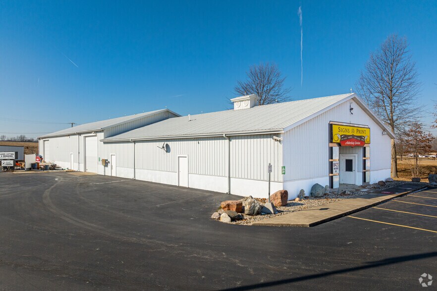 Primary Photo Of 8421 Mayhew Rd, Fort Wayne Showroom For Lease