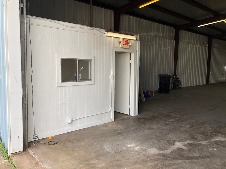 More Photos Of 1206 Iowa Ave, South Houston Warehouse For Lease