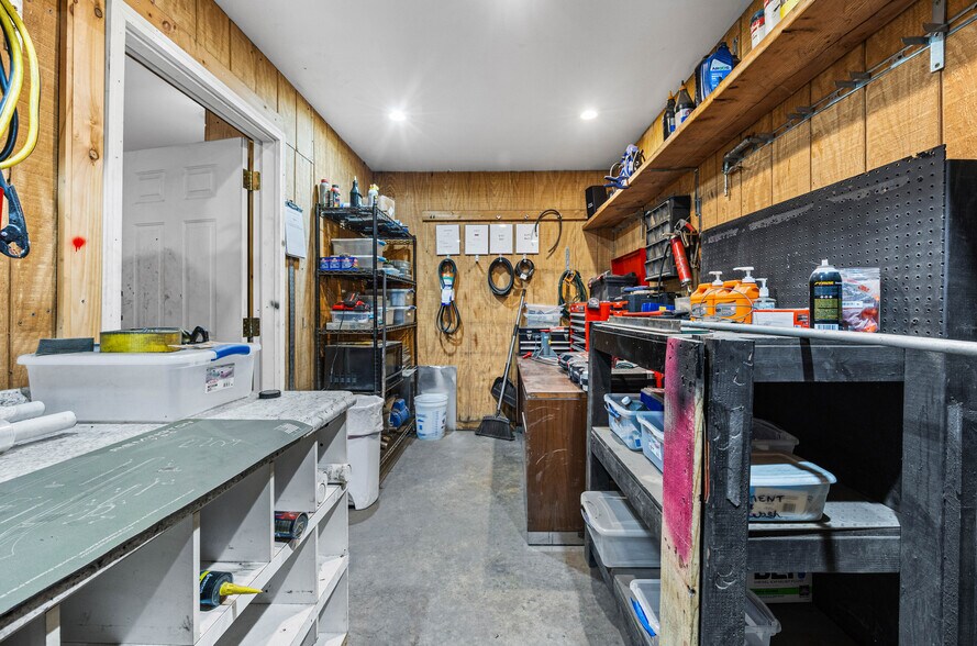 More Photos Of 227 West Ave, Albion Town Orleans Flex For Lease