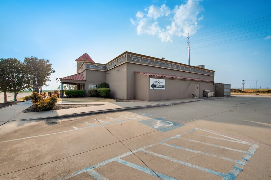 More Photos Of 5812 N Interstate 35, Denton Restaurant For Sale