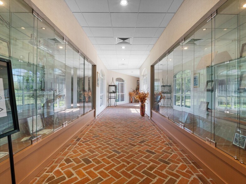 More Photos Of 15400 S US Highway 301, Summerfield Office For Sale