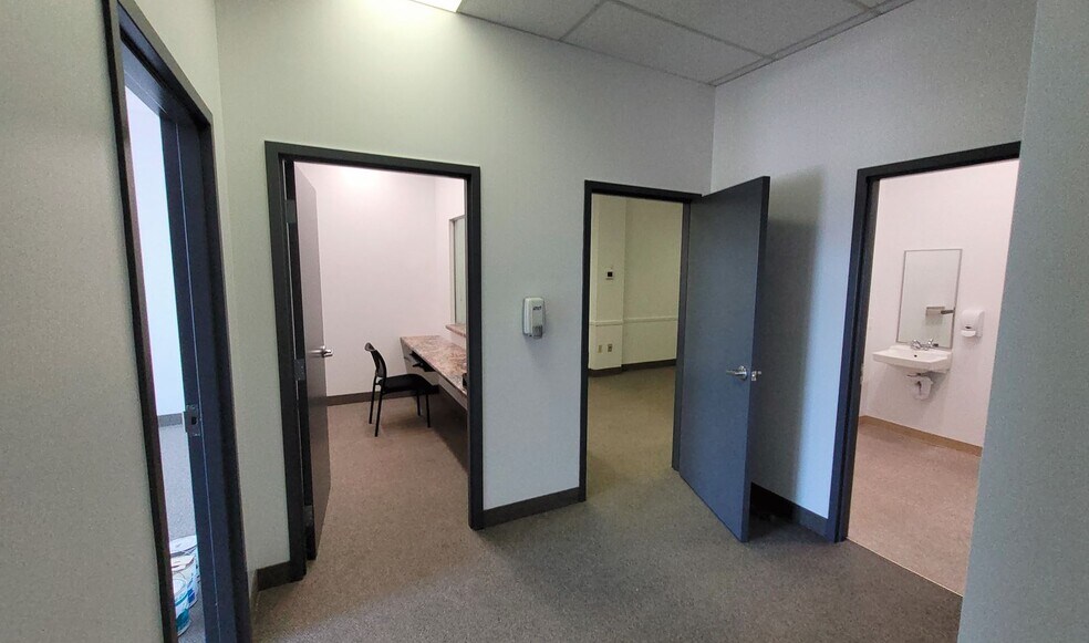 More Photos Of 863 Princess St, Kingston Office For Lease