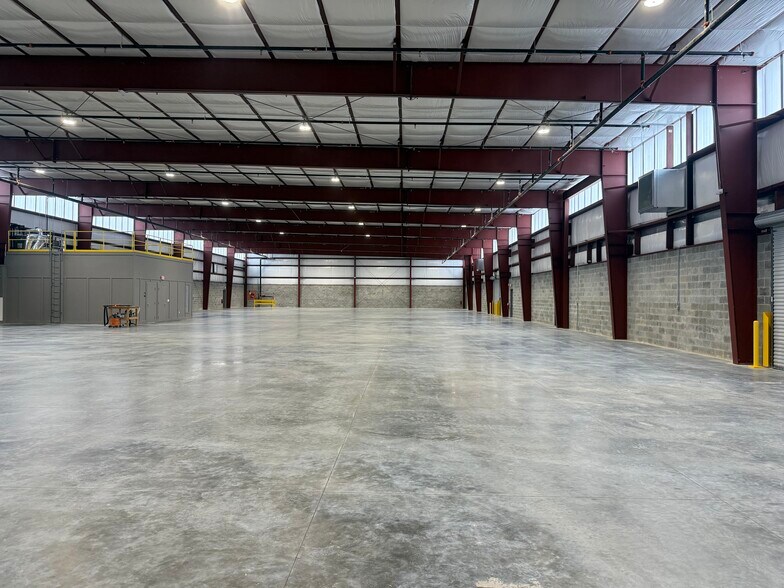 More Photos Of 5435 SW 6th Pl, Ocala Warehouse For Lease